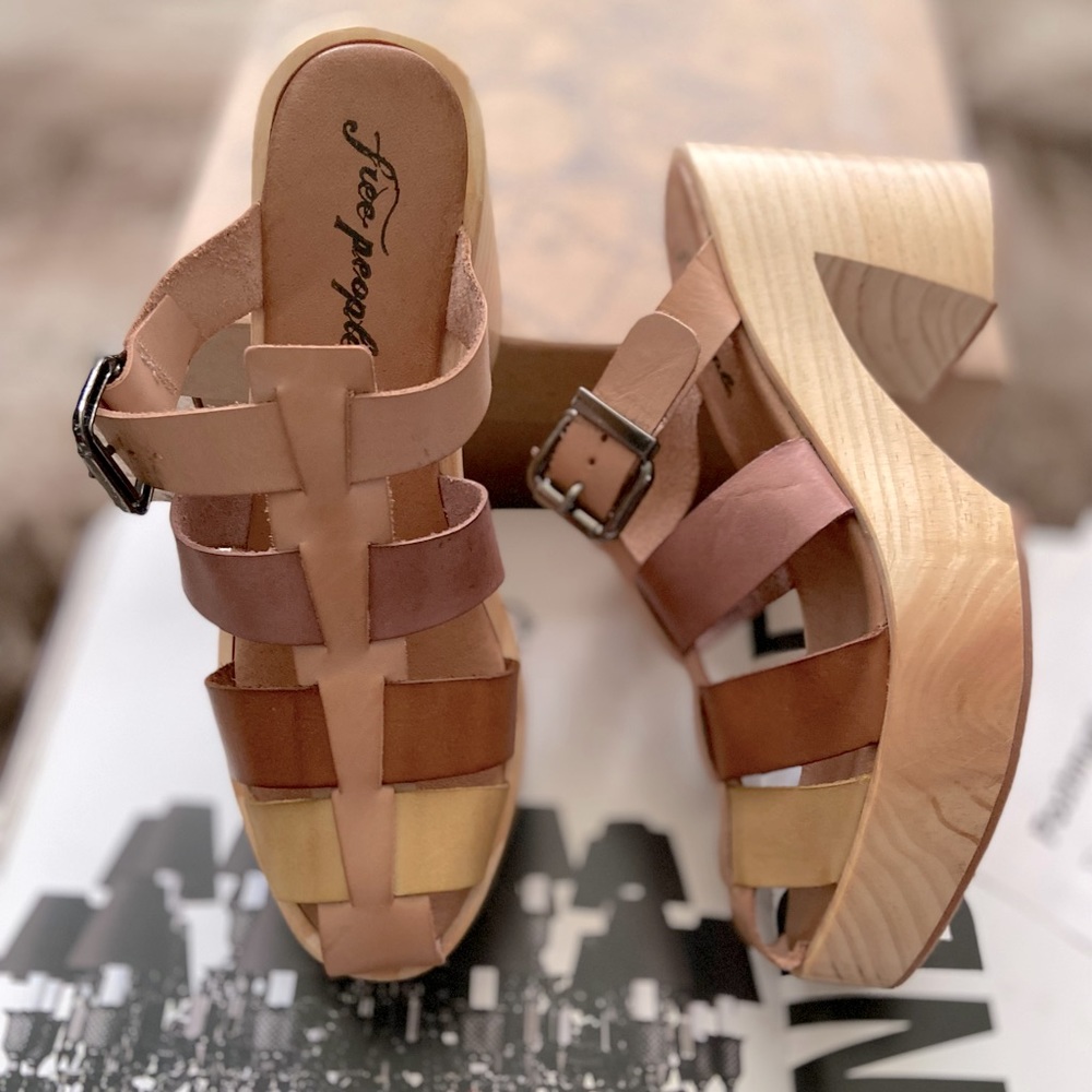 Free People Bellevue Clogs - Picture 9 of 14